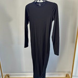 SKIMZ Crew Neck Long Sleeved Dress
